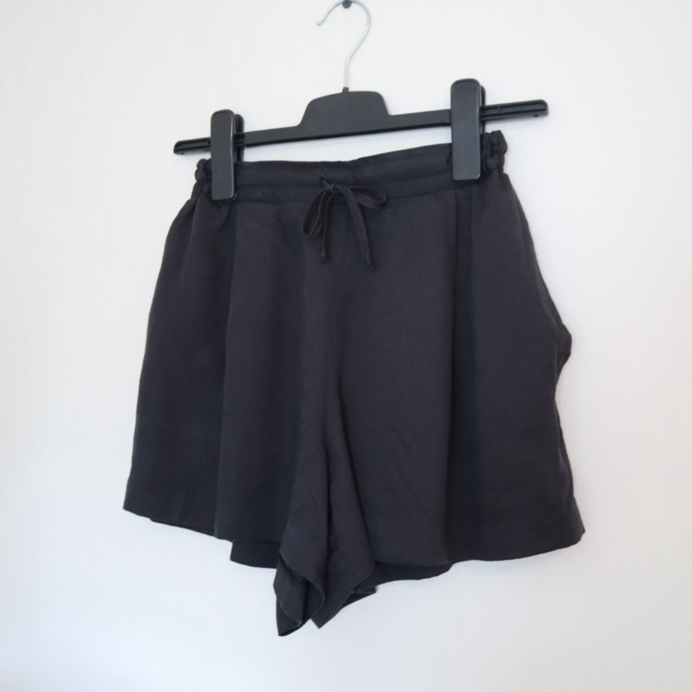 Black silk pajama shorts from Ettitude size extra small
